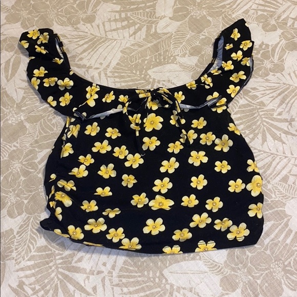 Forever 21 Tops - Forever 21 Crop Top